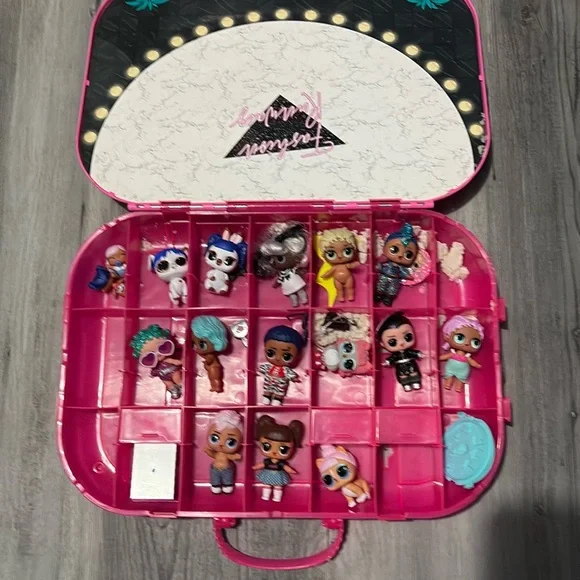 LOL Suprise Lot in plastic carrying case - Picture 1 of 5
